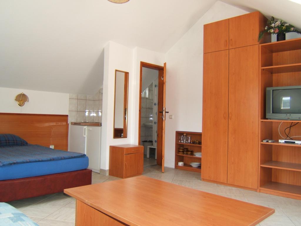 Guest House Saga تْشيرسيك نوفي الغرفة الصورة